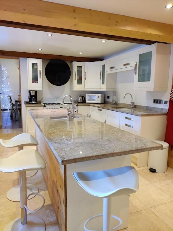 Spacious Ski Chalet In Traditional French Village, Sleeps 8, Four Star With Fibre Broadband 아봉당스 외부 사진