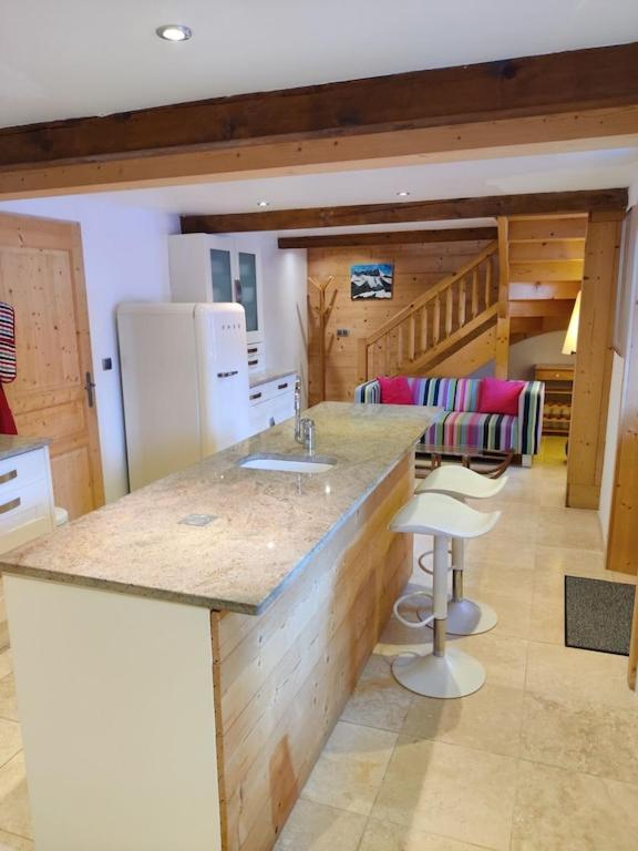 Spacious Ski Chalet In Traditional French Village, Sleeps 8, Four Star With Fibre Broadband 아봉당스 외부 사진